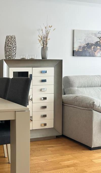 Studio 14 + Garaje Incluido. Nuevo, Elegante, Acogedor. Haro Ngoại thất bức ảnh